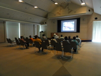 画像映像視聴中の北谷町宮城区自治会の皆さん