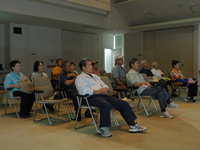 画像映像視聴中の北谷町宮城自治会の皆さん２