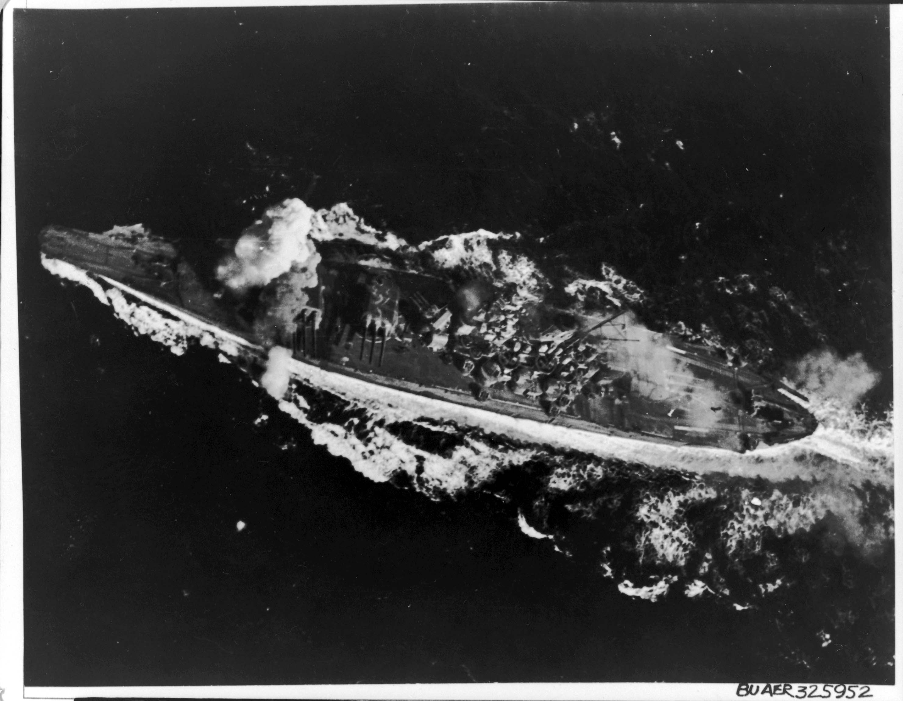 1945年4月7日 戦艦大和が撃沈される 沖縄県公文書館
