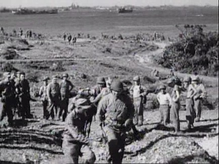 沖縄侵攻、ジャック・デンプシー司令官訪沖 1945年4月2日